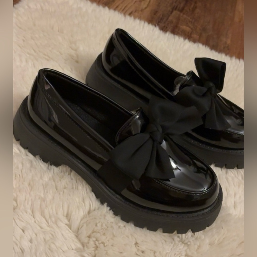 Black Patent Leather Loafers with Bow